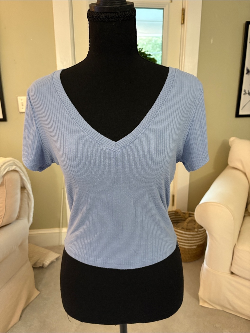 Bozzolo Light Blue Ribbed V‑Neck Crop Top